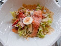 三文鱼色拉-YUE·6·西式融合餐厅(外滩六号店)