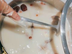 -洪氏嗨捞·广东猪肚鸡·椰子鸡火锅(西咸万象城店)