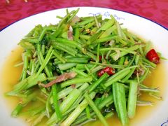 鸭脚板烧腊肉-瑶河山里菜