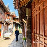 想和你在丽江的街头走一走