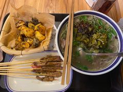 -云阿蛮云南生烫牛肉米线(奉贤路店)