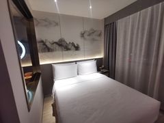 -深圳龙华大浪商业中心亚朵X酒店
