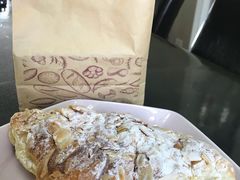 杏仁牛角包-凯宾美食廊Kempi Deli·凯宾斯基饭店(亮马桥路店)