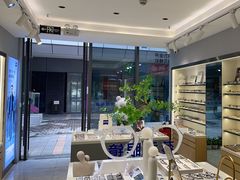 -视野联行眼镜·蔡司·尼康·豪雅·依视路(青浦宝龙店)