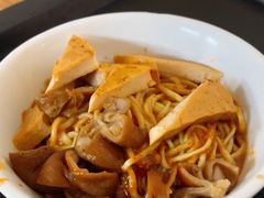 -松树干拌面店
