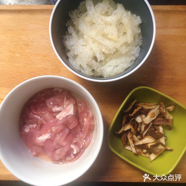 啤啤有煮意之减脂汤谱【浮皮香菇肉丝羹】