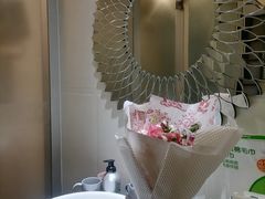 -喜鹊愉家酒店(郑州曼哈顿博览中心地铁站店)