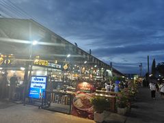 -席娜卡琳火车铁道夜市