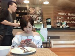 -Chom Cafe and Restaurant