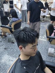 -藤野造型专业烫染接发