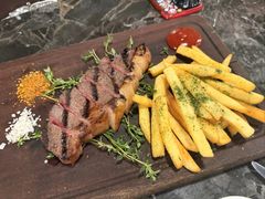 -LESCEDARS  Bistro香柏树(外滩店)