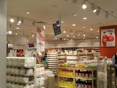 -名创优品(机场路百信广场店)