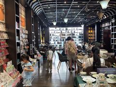 -钟书阁(松江泰晤士小镇店)