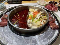菌汤红汤鸳鸯锅-执牛耳涮烤牛排火锅(伊河路店)