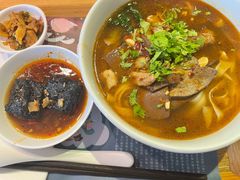 -呷佬·长沙手工米粉(金沙江路店)