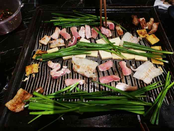 世家小豆腐贵州特色无烟烤肉