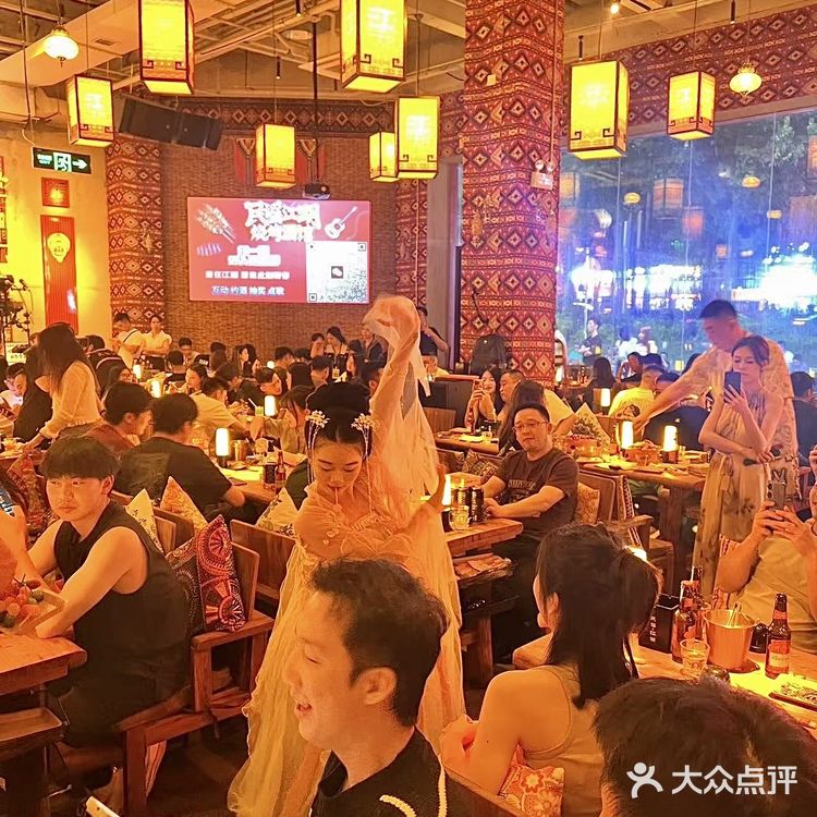 在民谣江湖烧烤酒馆感受云南的松弛…