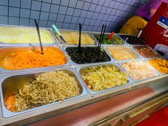 自助取餐区-三兄弟高炉烧饼