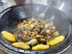 -粘豆包柴火铁锅炖