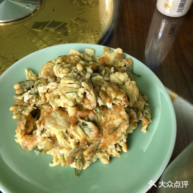 朋友在安亭添新居，大伙来此看房，到饭点了便来此就餐