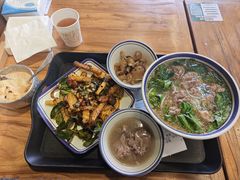 -云阿蛮云南生烫牛肉米线(奉贤路店)