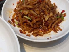 -阿瓦山寨·湘菜现炒·剁椒鱼头王(咸阳总店)