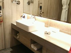 -西安大雁塔科技大学地铁站亚朵酒店