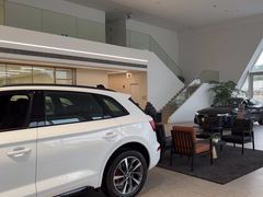 -上海冠松华奥奥迪4S店(张江店)
