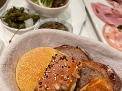 餐前面包配黄油-弗兰克牛排西餐厅Ribone steak house(柠檬花园店)