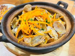-何妹湿辣牛肉·粤式烧烤砂煲(桂雅路店)