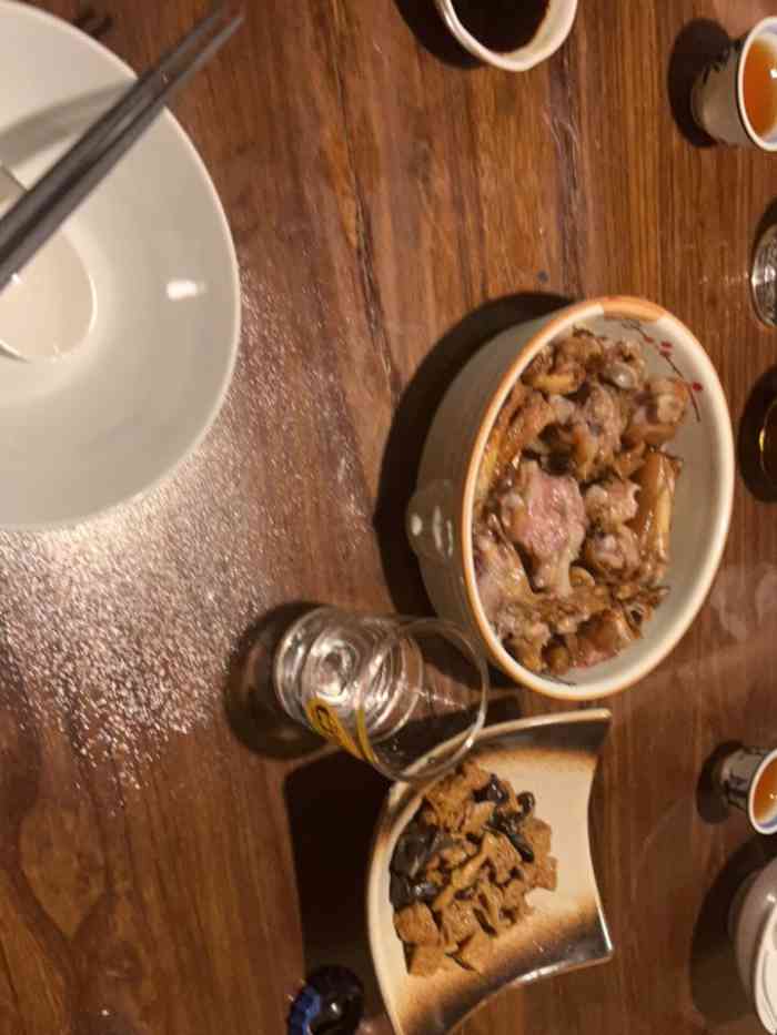 虞丰一小馆·烈猫酒馆-"地方很好找,就在南大街街口处,上二楼就行.