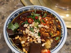 -沪小二炭火蛙锅(淮海中路美食不夜城店)