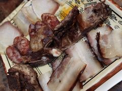 腊肉香肠品拼盘-龙翔山庄雷鸡肉(青城后山泰安古镇店)