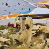 酸菜鱼双拼，味道真的好好。一份才20来块钱。