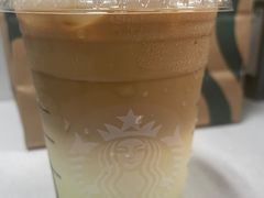 -星巴克臻选(南京金茂览秀城店)