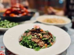 香菜拌牛肉-肥肥虾庄·金牌油焖大虾(杨园滨江时代walk店)