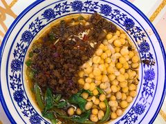 -渝之汇牛肉豌杂面