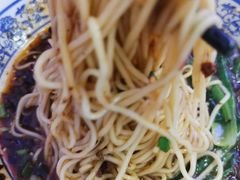 -渝之汇牛肉豌杂面