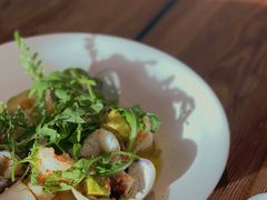 温热海鲜沙拉配牛油果-Mercato莫卡多露台餐厅与酒吧(K11店)