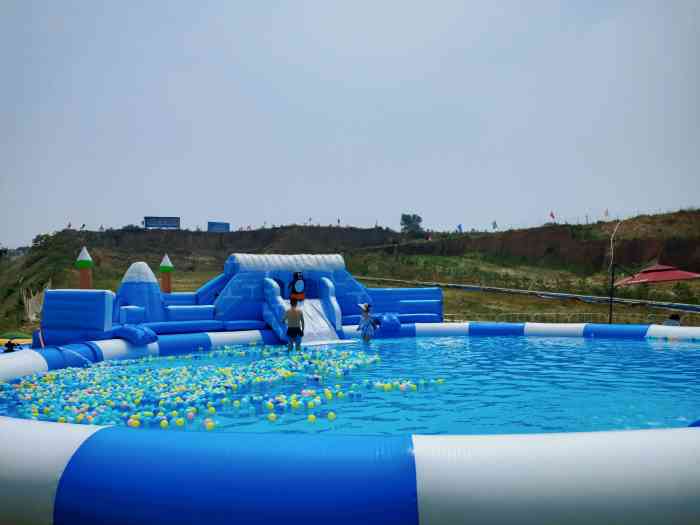 五龙水世界-"这地方太差了,开业第二天来的说实话连旁边.