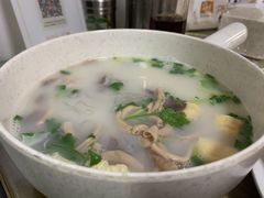 招牌老鸭粉丝汤-胡记锅贴·沪上游子老鸭粉丝汤(太原路店)