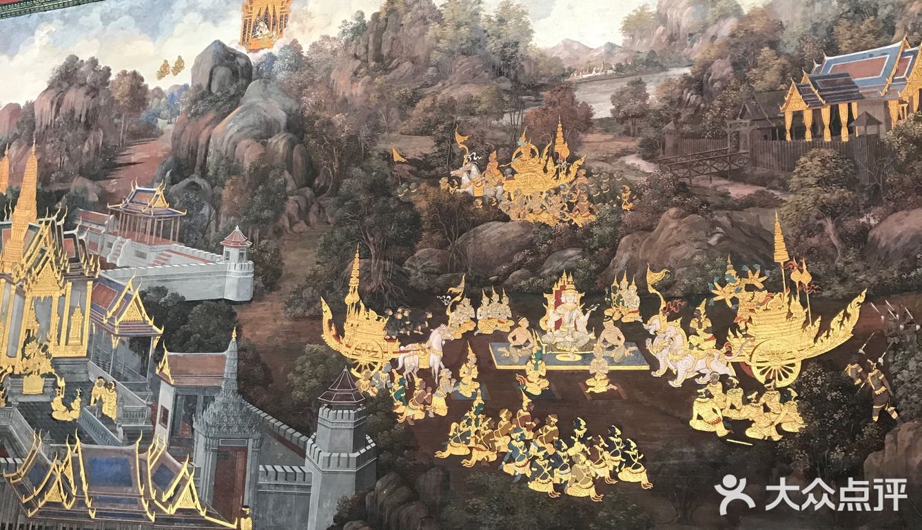 大皇宫外面还有骑马的巡逻队，感觉非常威武