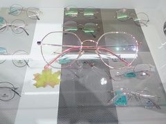 -提一眼镜·蔡司·依视路(小寨店)