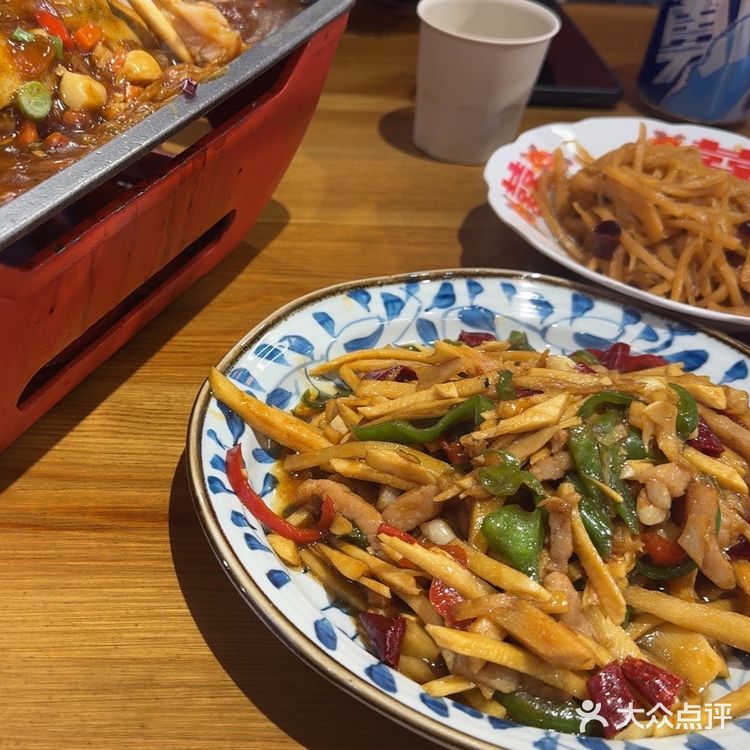 在这吃到了最正宗的徽菜。李鸿章大杂烩食材多样，汤汁浓郁