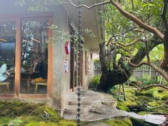 -Chom Cafe and Restaurant