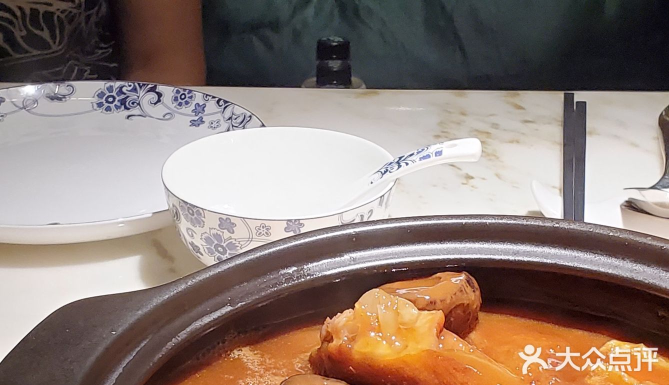 这家店吃起来也没看起来那么贵嘛~好吃！大力推荐！