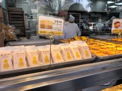 面包甜点陈列柜-鲍师傅糕点(江苏路店)