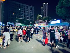 -月星家居广场-路面停车场