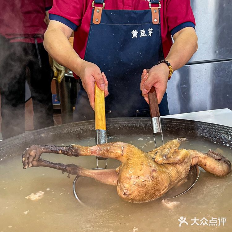 火爆石桥铺的黄豆芽老火锅，汤底一口封神！