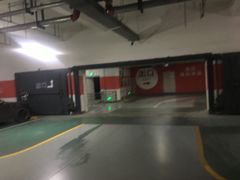 -爱琴海购物公园-地下停车场